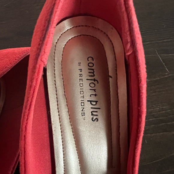 Red pointy toe suede heels Comfort Plus by Predictions - Picture 5 of 7